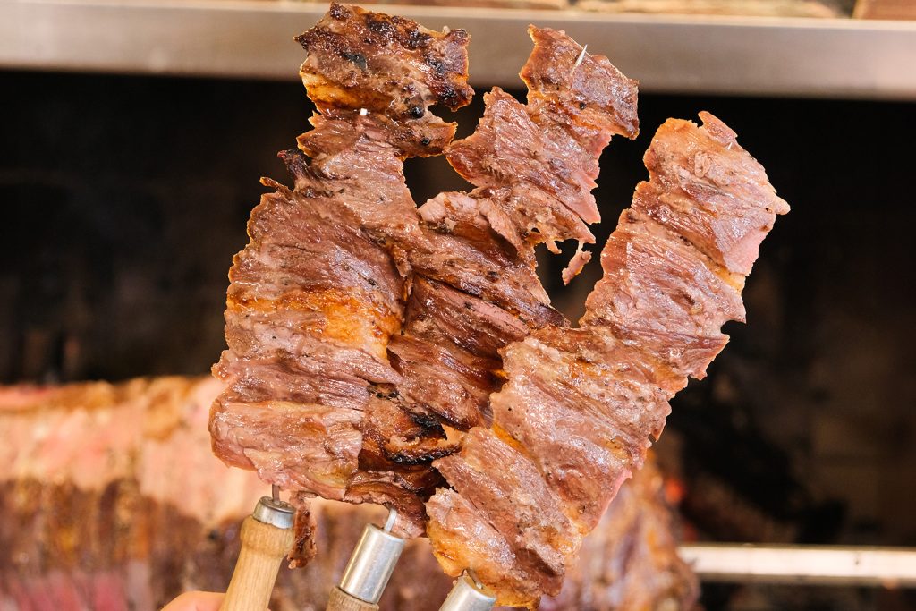 Gerçek Oltu Cağ Kebabı Rehberi: Tarihi, Tarifi ve Terbiye Sırları